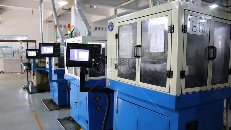 小型加工中心与雕刻机：本质区别与适用场景