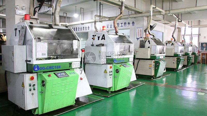 立式加工中心编程实例：FANUC系统操作解析